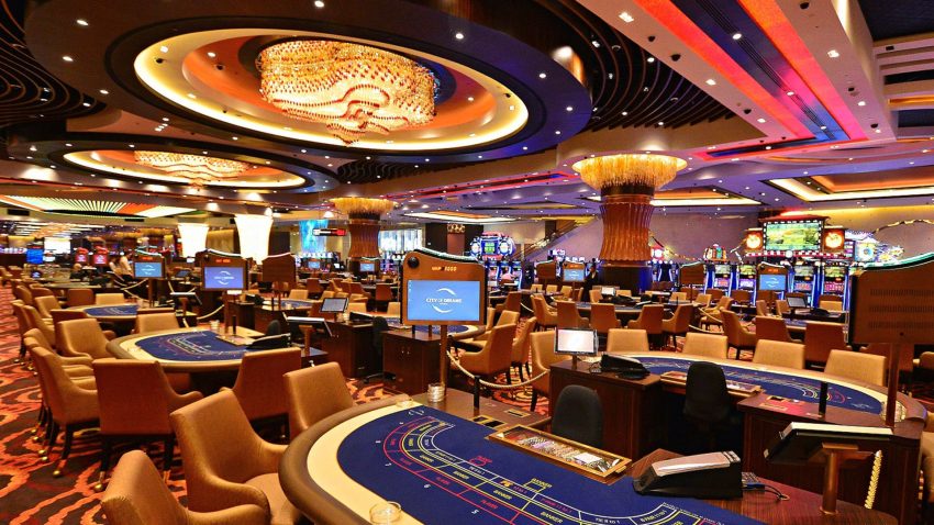 Authentic Casino Atmosphere: How Live Dealer Tables Create Real Experiences
